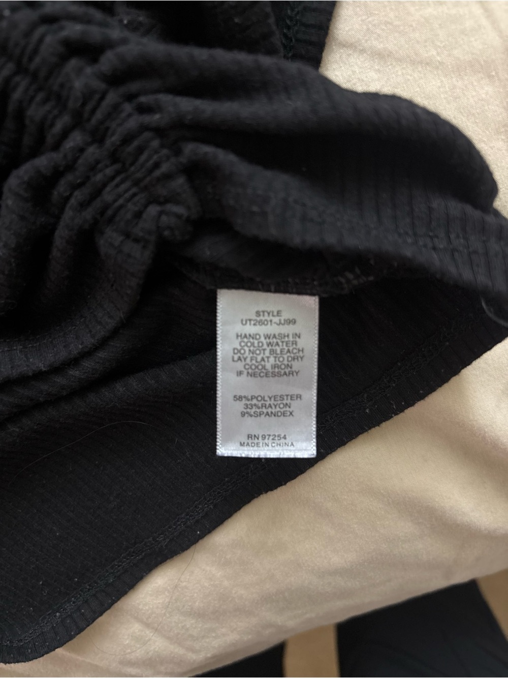 Amazon Black Ribbed Ruched V-Neck Crop Top - Picture 3 of 3